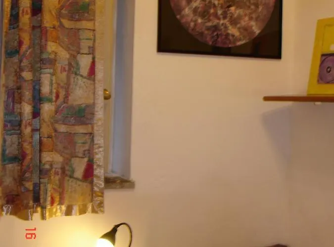 Room For Rent In An Ancient Palace In Rome Trastevere Roma